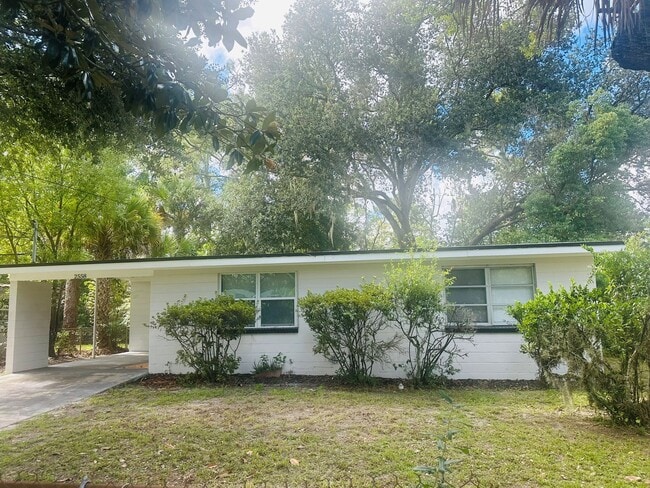 Building Photo - 2558 Spirea St