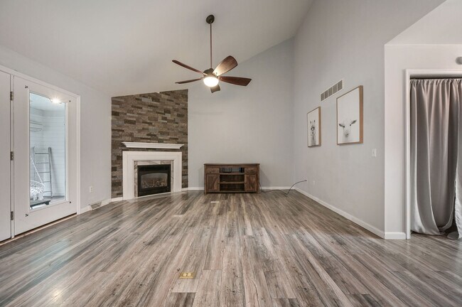 Foto del edificio - 89 Misty Ridge Dr