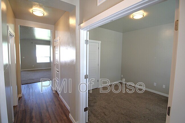 Building Photo - 3858 W Peak Cloud Ct