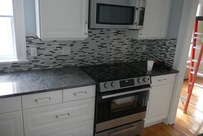 Foto del edificio - 211 Powder House Blvd