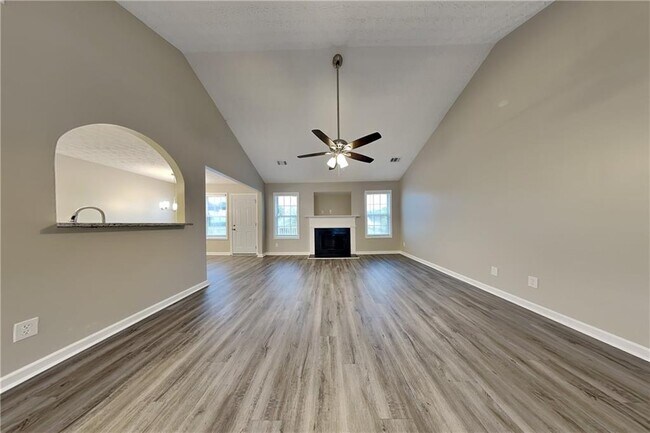 Foto del edificio - 903 Tucker Ln