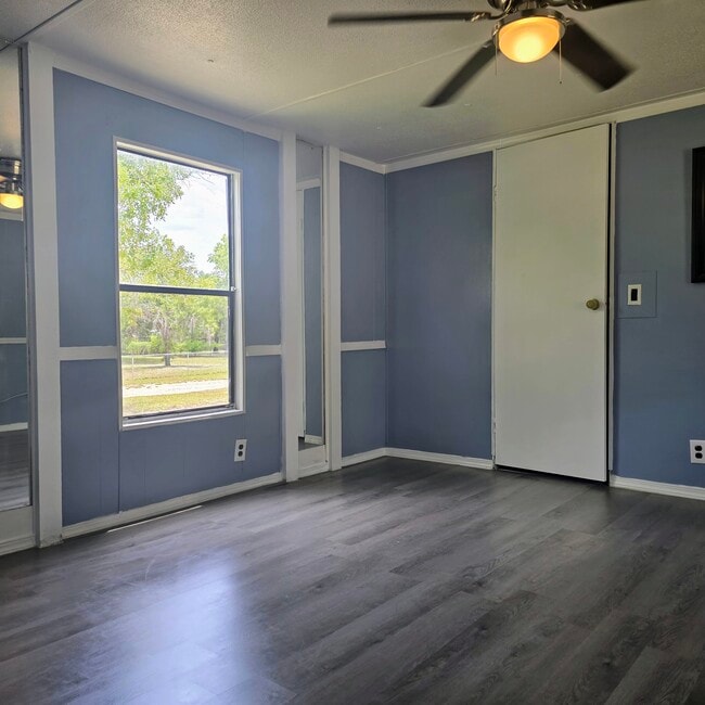Building Photo - 5080 S Barker Pt