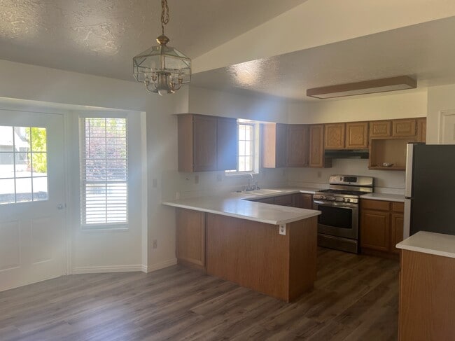Building Photo - 108 S Astor Ln
