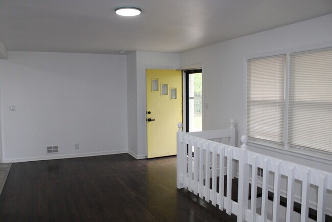 Foto del edificio - Newly rehabbed 3 bed - 2 full bath in Glad...