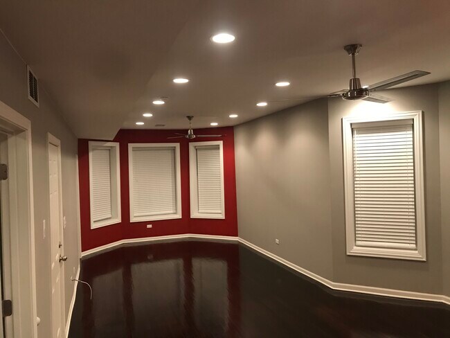 Foto del edificio - 1024 N Lawler Ave