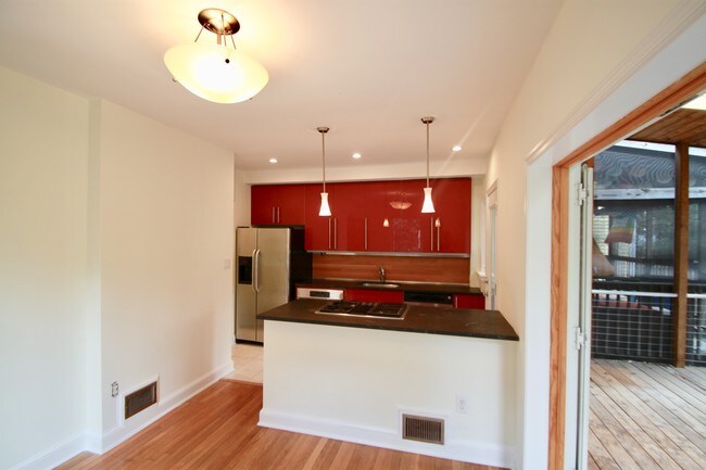 Foto del edificio - 322 E Mason Ave