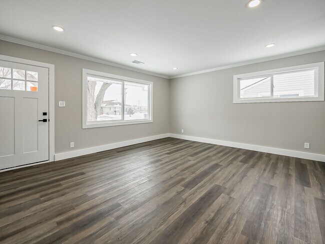 Building Photo - Newly Renovated – Charming 3-Bedroom Home in Roseville!