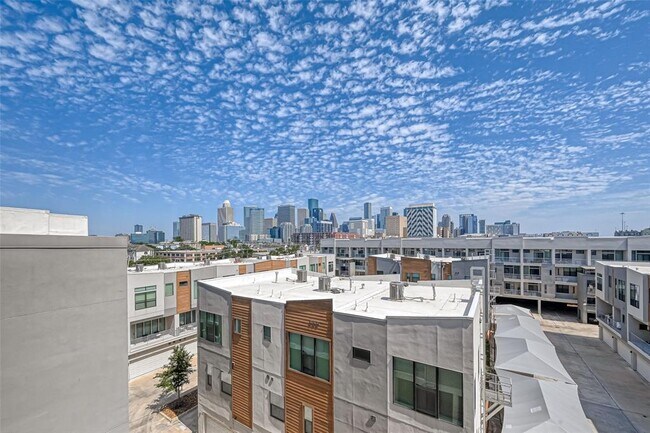 Building Photo - 2401 Crawford St