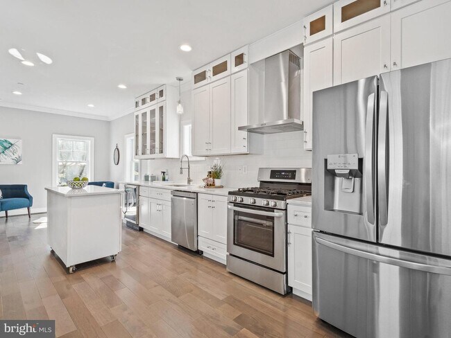 Foto del edificio - 3156 Monroe St NE