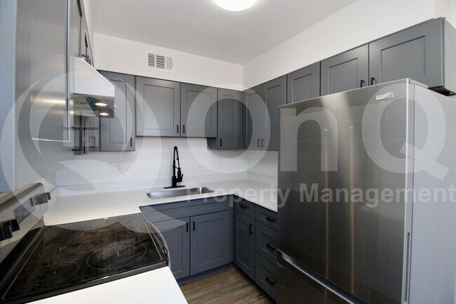 Foto del edificio - 745 W McMurray Blvd