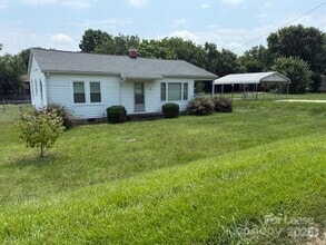Building Photo - 130 Ivanhoe Ln