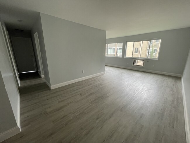 lots of natural light throughout unit - 5600 N Main St