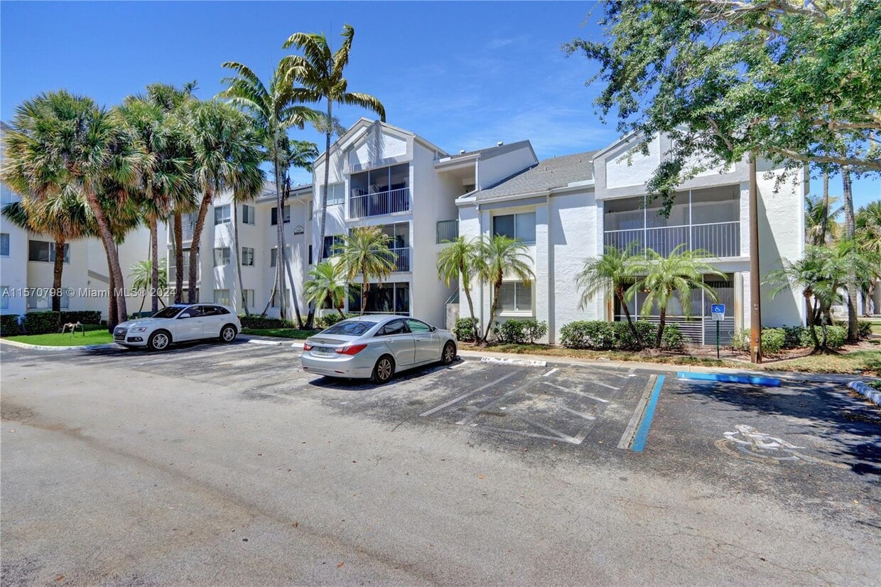 5686 Rock Island Rd Unit 105, Tamarac, FL 33319 Condo for Rent in