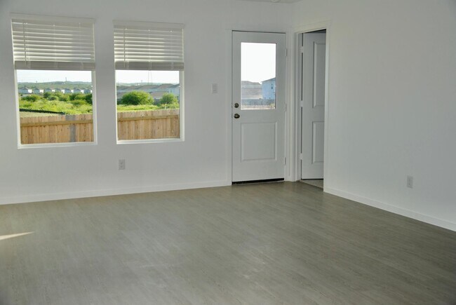 Foto del edificio - 764 Horsetail Ln
