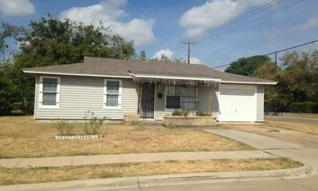 Building Photo - 4400 Jennifer Ct