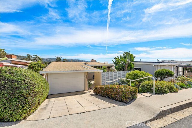 Building Photo - 265 Grandview St