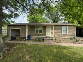 Building Photo - 537 E Allen St
