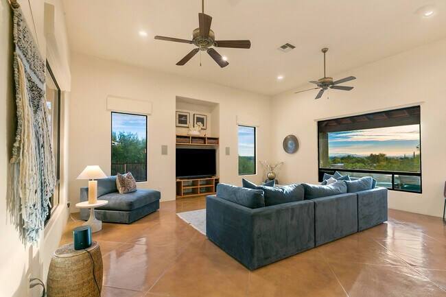 Foto del edificio - 6540 E Golden Hills Pl