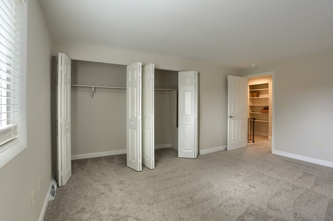Building Photo - Briarcrest Gardens Apartments & Townhomes
