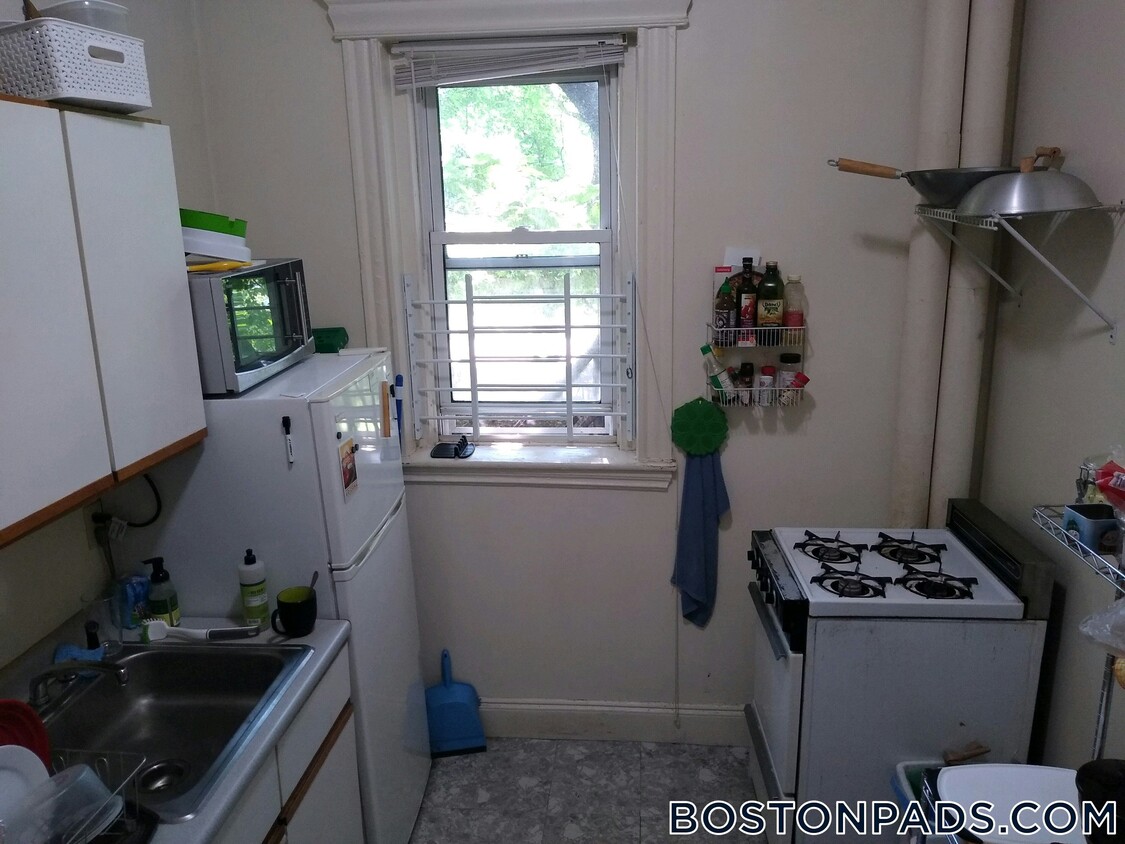 Primary Photo - 124 Peterborough St