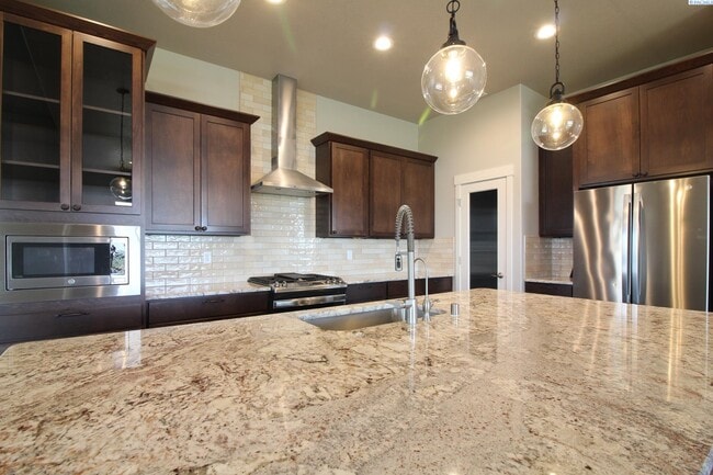 Building Photo - 4 Bed/2.5 Bath + an Office Home in Richland