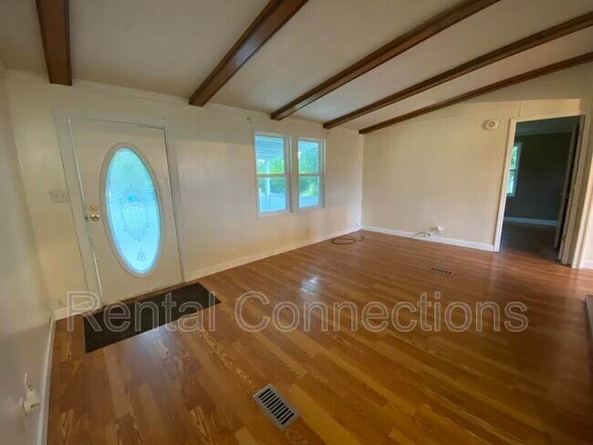 Foto del edificio - 10871 Cedar Grove Rd