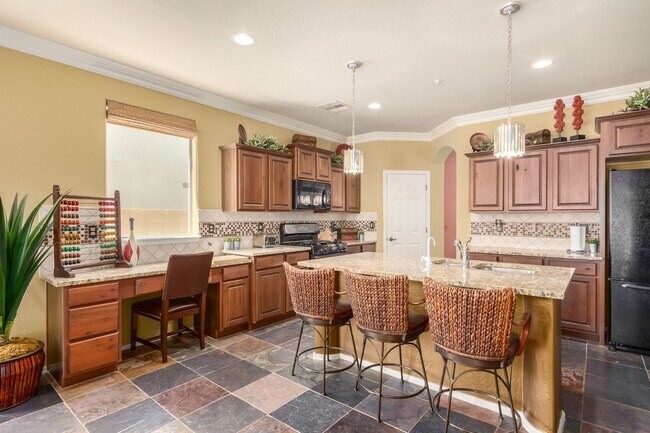 Building Photo - Amenity rich Estrella Mountain Ranch!