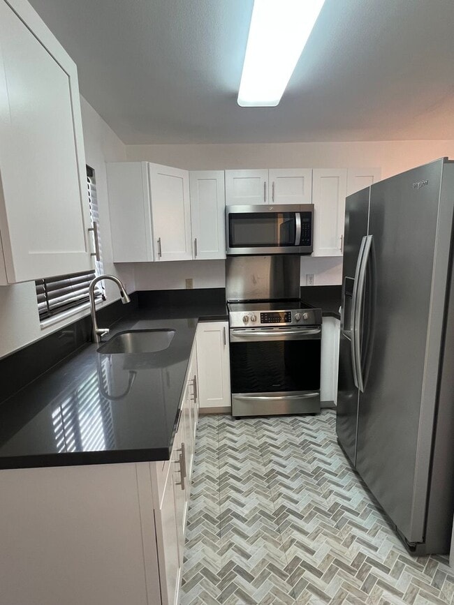 Building Photo - Kulalani Village in Kapolei - 2 Bedroom 1.5 Bath 2 Parking Townhome Unit