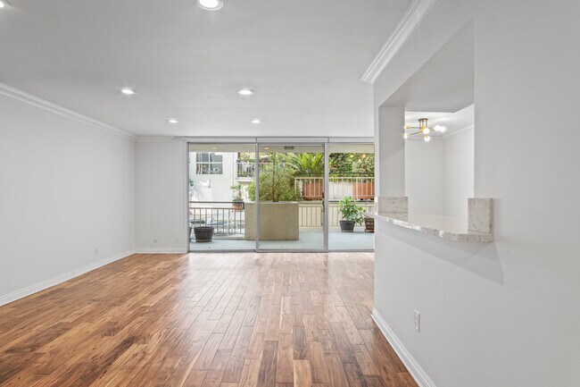 Dining room opens to patio - 7260 Hillside Ave