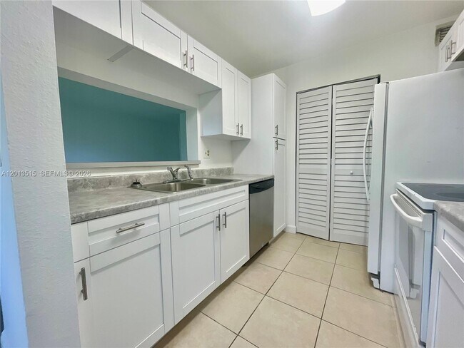 Foto del edificio - 4044 NW 87th Ave