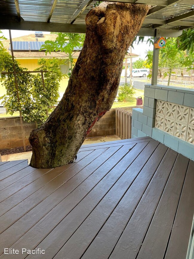 Building Photo - 3 br, 1.5 bath House - 327 Kihapai St