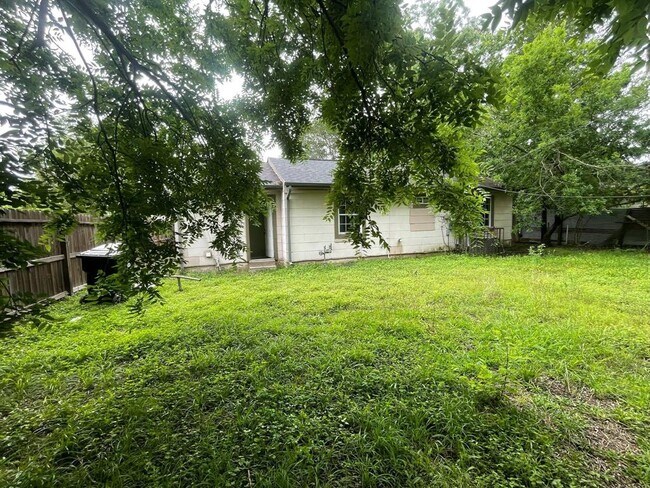 Foto del edificio - 6110 Sherwood Dr