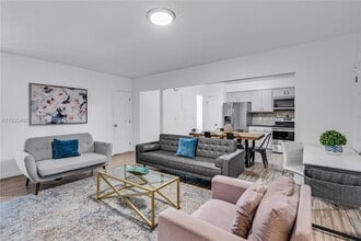 Building Photo - 977 SW 10th St