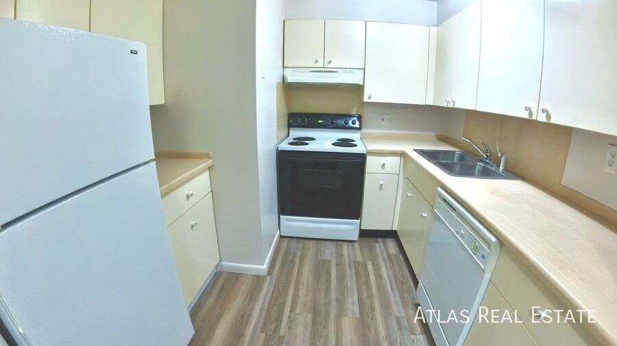 Foto principal - Creekside Apartment New Lower Price!