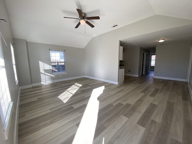 Foto del edificio - Immaculate 4-bedroom, 2-bathroom home in F...
