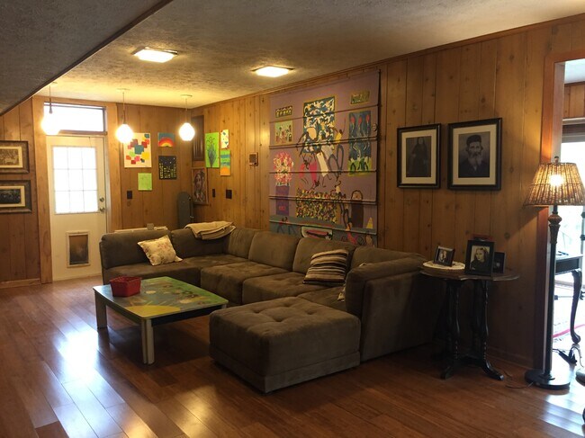 Foto del edificio - 1989 N Ridgeway Rd