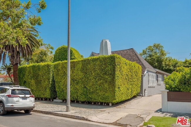 Foto del edificio - 542 N Sierra Bonita Ave