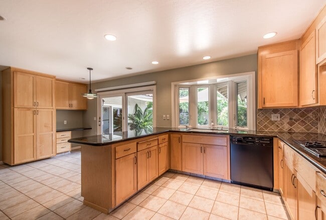 Building Photo - Beautiful Los Altos Home with Spacious Bac...