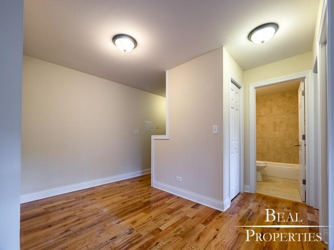 Building Photo - 1 bedroom in CHICAGO IL 60614