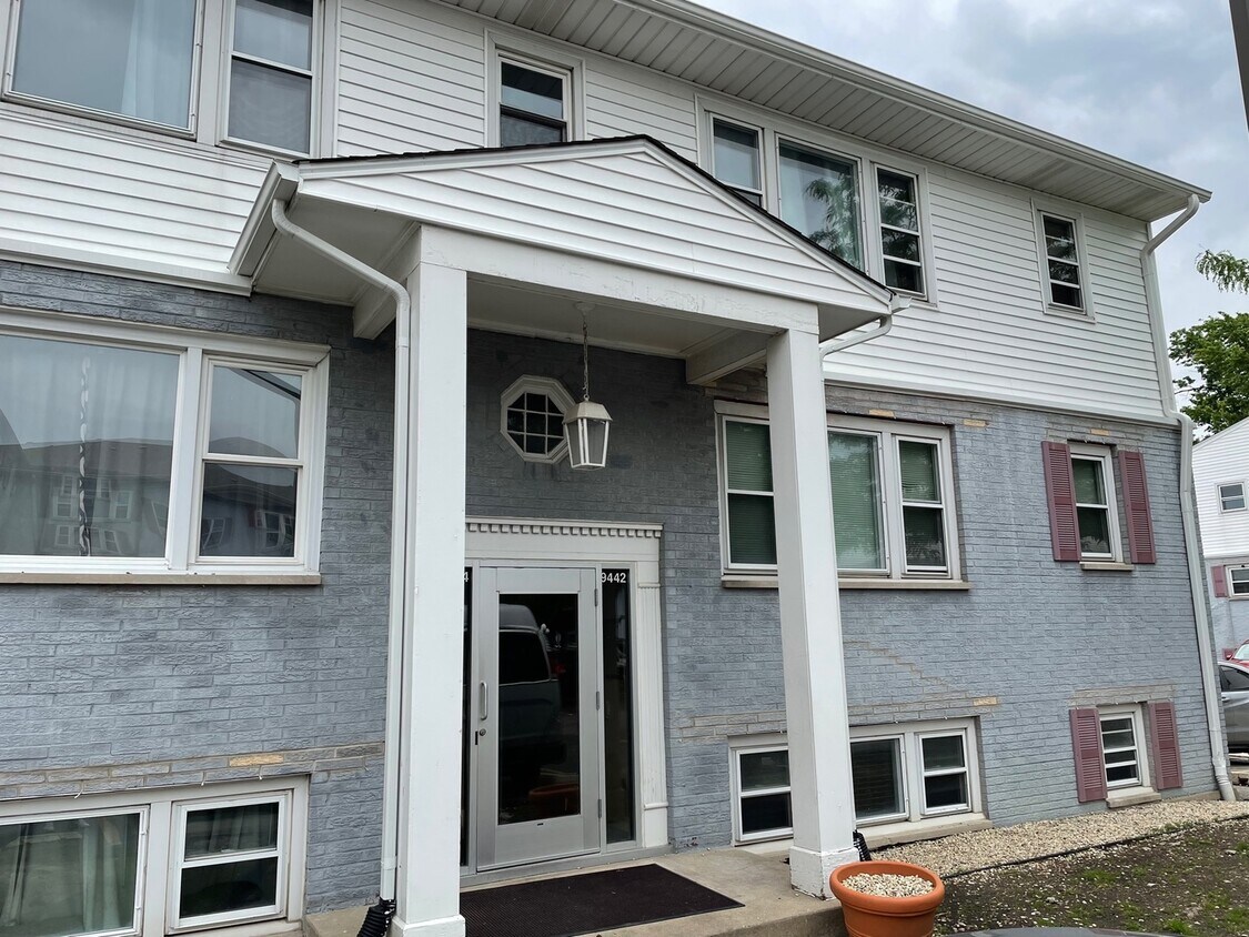 9442 Kelvin Ln Unit 3212, Schiller Park, IL 60176 Condo for Rent in