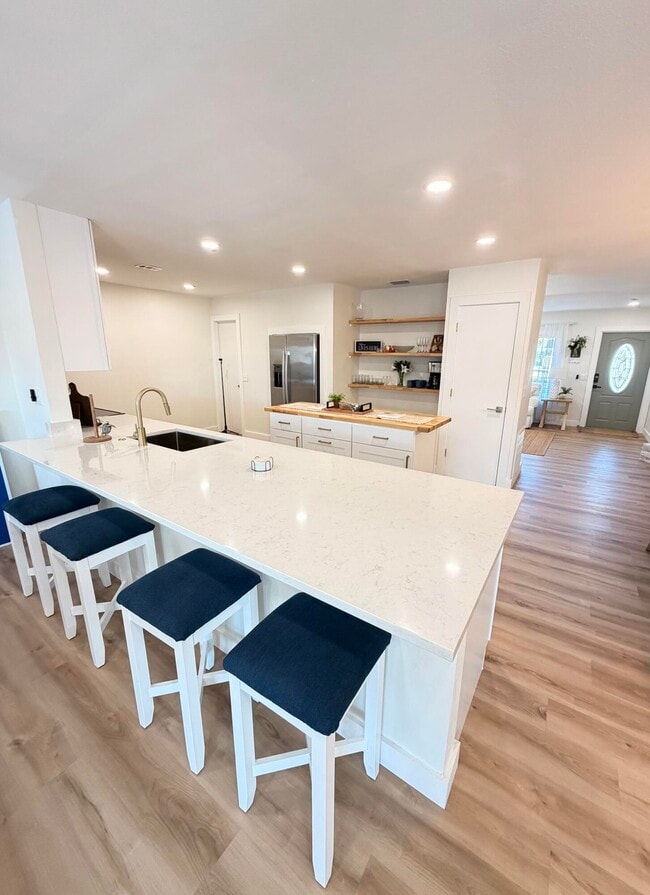 Building Photo - 948 Canal Cir