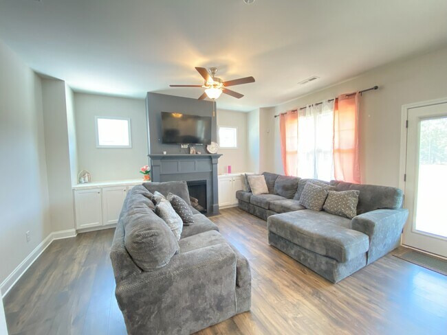 Foto del edificio - 5499 Rosser Pittman Rd