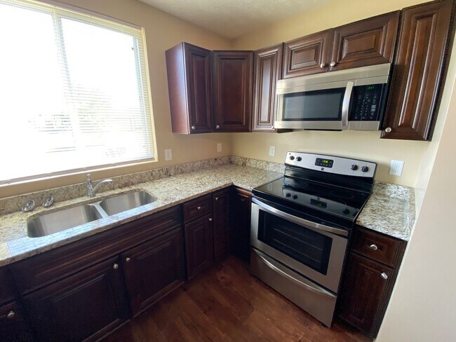 Foto del edificio - Newer Home in Excellent Family Neighborhood