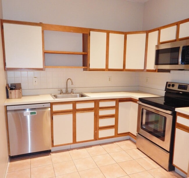 Building Photo - 3304 Hemmingway Dr