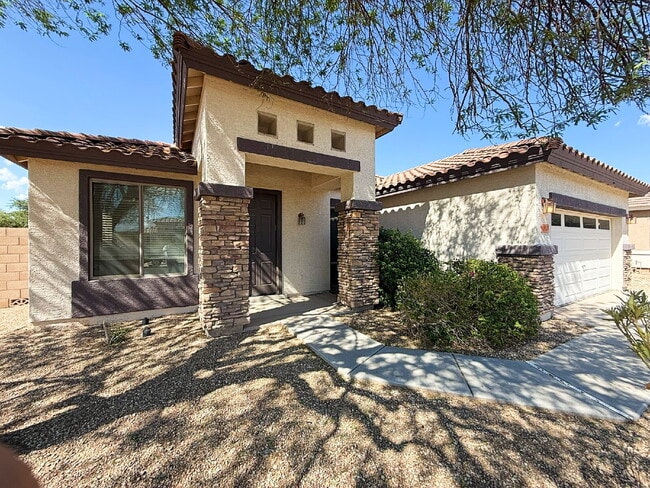 Building Photo - Large Open-Concept Home with Den/Office, F...