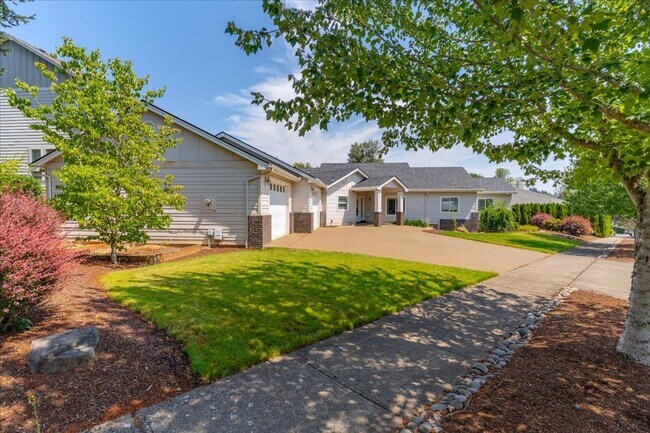 Foto del edificio - Contemporary West Salem Home