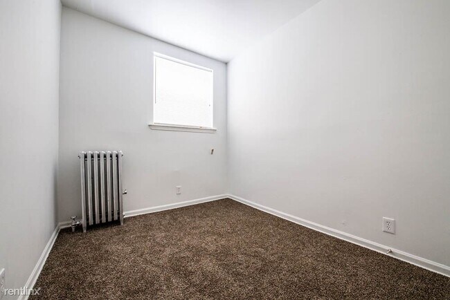 Building Photo - 418 S Laramie Ave