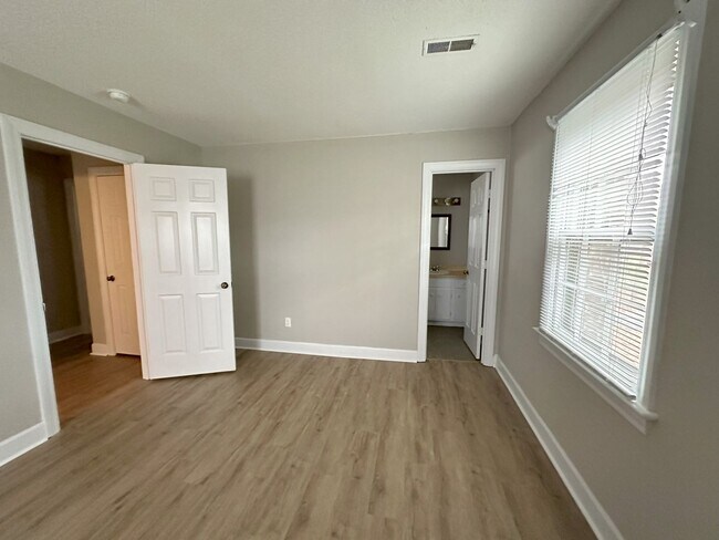 Foto del edificio - 1497 Foxhall Dr
