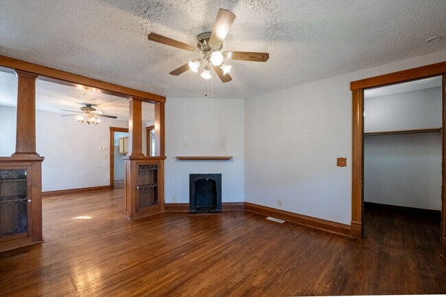 Building Photo - 818 S 33rd St