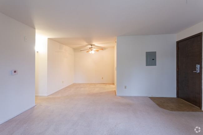 2BR, 1BA - Maple Lawn Apartments